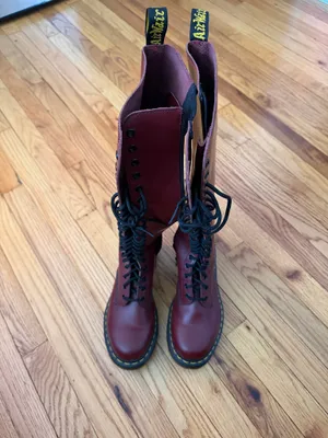 Dr. Martens Vintage 1B60 20-eye knee-high boots cherry smooth red oxblood Sz 9 Tall Lace-Up Leather Moto Combat Burgundy goth Rare thumbnail 3