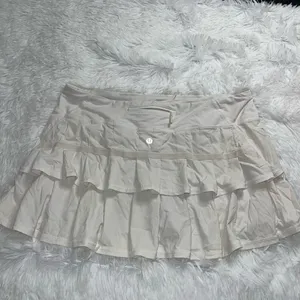 Lululemon Pace Setter Tennis Golf Skirt White size 10 thumbnail 2
