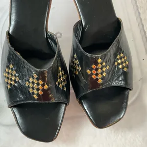 Black Leather Studded Brass Heels Slides Sandals Sz 8.5 Narrow made‎ in Italy thumbnail 10