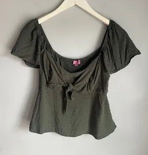 Mi Ami Francesca's Olive Green Smocked Eyelet Crop Top Flutter Sleeve‎ Womens S thumbnail 1