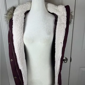 Aéropostale Sherpa Lined Puffer Vest Medium Burgundy Faux Fur Hood Winter thumbnail 6