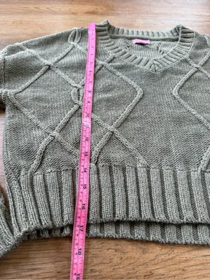 miami Olive Green V-Neck Cable Knit Cropped Sweater thumbnail 6