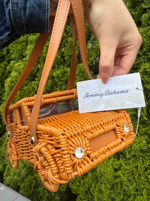 Tommy Bahama Woven Jeep Purse thumbnail 2