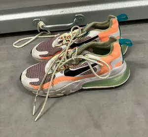 Nike Air Max 270 React SE Light Arctic Pink thumbnail 1