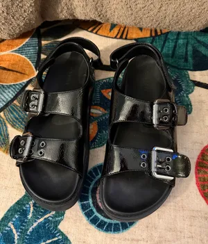Old Navy Black Sandals thumbnail 1