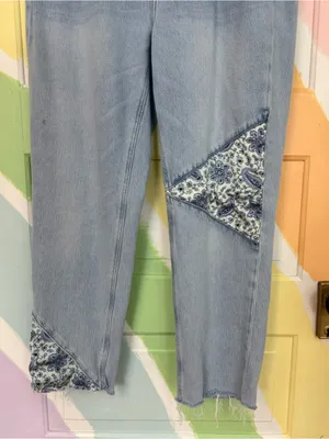 PAIGE Noella Light Blue Patchwork Cropped Raw Hem Jeans Sz 29 🧡🍄 thumbnail 5