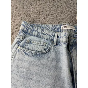 NWT Zara High Rise Straight Long Length Jeans Light Wash Acid Denim Size 12 EUR thumbnail 4