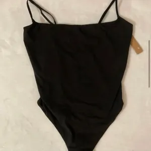 SKIMS Fits Everybody Cami Bodysuit S thumbnail 4