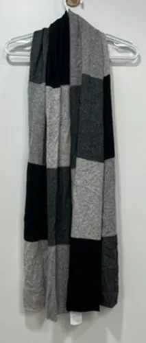J Mclaughlin Jillie Scarf NWT $198 100$ Cashmere Knit Outerwear Grey Colorblock thumbnail 1
