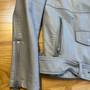 Levi’s Cream Faux Leather Belted Biker Jacket - Oversized‎ Moto - Size Medium thumbnail 7
