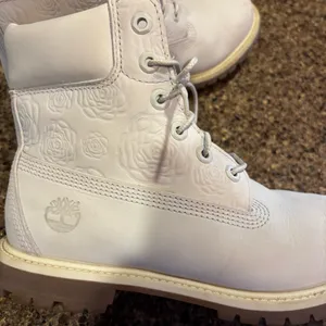Timberland Off-White embossed Leather Boots womens Sz 9.5 thumbnail 2