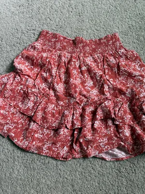 T.J.Maxx Rust Red Floral Smocked Ruffle Mini Skirt thumbnail 2