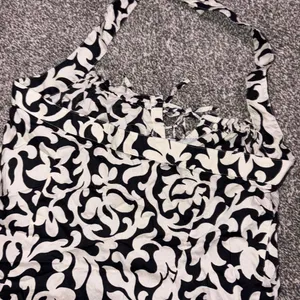 Ann Taylor white/black floral halter top in a size 8 thumbnail 8