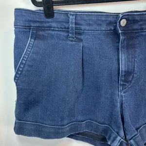 Gap 1969 Pleated Cuffed Jean Shorts Dark Blue Denim Stretch Low Rise Coastal 16R thumbnail 3