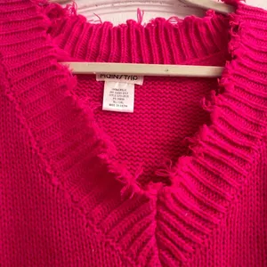 Chic Soul Looking For A Lover Valentines Heart Neon Fuchsia Sweater - size XL/1X thumbnail 4