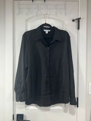 Old Navy Women’s Button up Top thumbnail 2