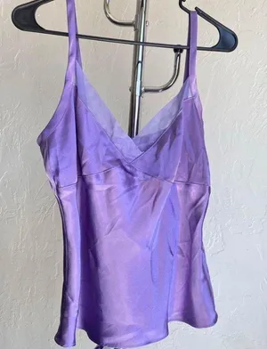Purple satin cami top with a cute v neck Size M thumbnail 1