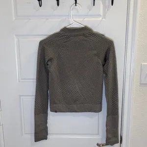 Lululemon Cropped Half Zip Pullover Long Sleeve Athletic Top Size 2 thumbnail 3