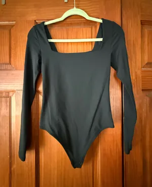Aritzia Babaton Bodysuit Square Neck Long Sleeve thumbnail 1