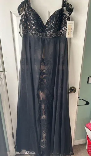 Sherri Hill Prom Dress thumbnail 1