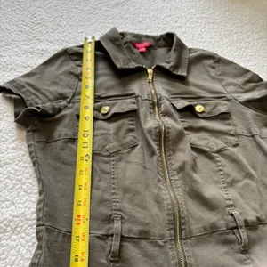 GUESS Olive Green Zip Up Utility Romper Short Sleeve Safari Gorpcore Cargo Large thumbnail 7
