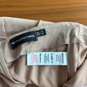 PrettyLittleThing Strapless Jumpsuit Sz 6 Tan Wide Leg Pintuck Office Workwear thumbnail 5
