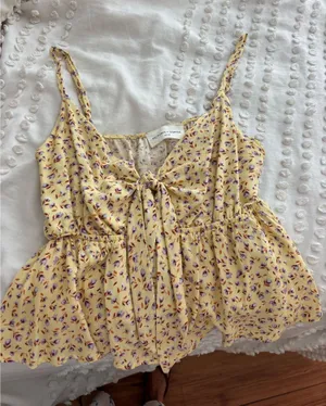 Victoria and Sophia Yellow Top thumbnail 1