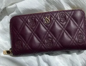 Victorias Secret quilted wallet thumbnail 1