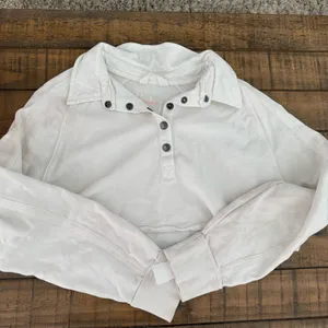 Freepeople White cropped button-up long sleeve top #croptop Some light stains size small white, cropped, button-up, long sleeve, lightweight, feminine, boho, casual, off-white, resort thumbnail 4
