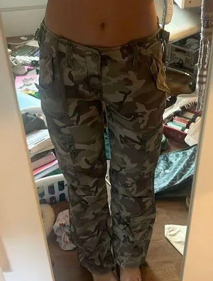 Abercrombie & fitch low rise camo pants thumbnail 1