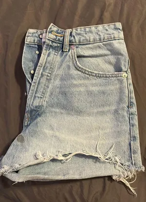 Zara high rise denim shorts thumbnail 4
