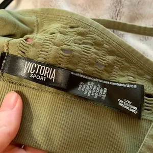 VS Victoria's Secret Sports Bra Size Large Green‎ Mesh Seamless Strappy Pullover thumbnail 3