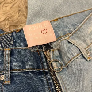 Revice Yin Yang Tokyo Wash Crops Full Zip 2 Toned Jeans Size 26 thumbnail 4