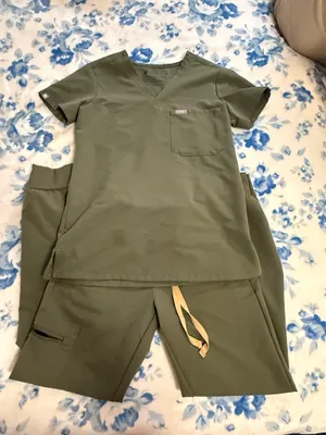 FIGS Jogger Set Scrubs thumbnail 1