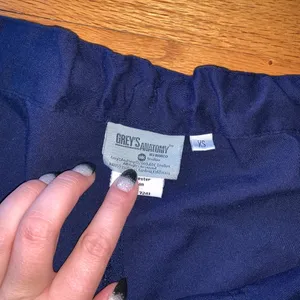 Greys Anatomy navy scrub bottoms XS thumbnail 4