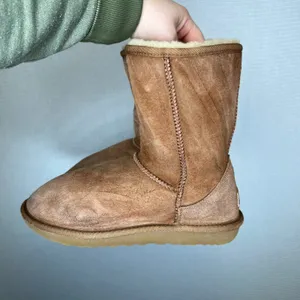 UGG Classic Short Chestnut Suede Sheepskin Boots Womens‎ Size 9 5825 thumbnail 5