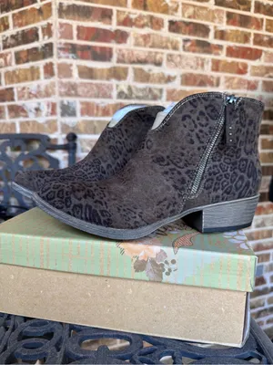 Very G Divine Leopard Print Ankle Booties Taupe Brown Women’s Size 9.5 NIB thumbnail 2