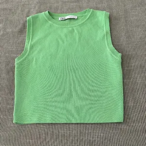 Women’s Zara Trendy Bright Crop Top Shirt Green Sz M Medium Viscose Blend thumbnail 2