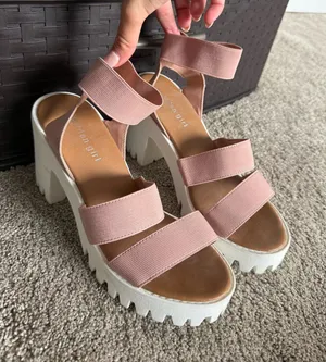 Madden Girl Platform Sandals thumbnail 1