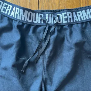 Black Under Armour shorts size S thumbnail 3