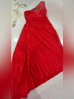 Aakaa One-Shoulder Red Pleated Midi Dress with Side Cutout Detail thumbnail 3