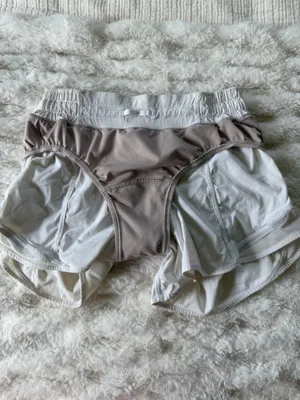 Lululemon Hotty Hot Shorts 4" Low-Rise Size 4 thumbnail 5