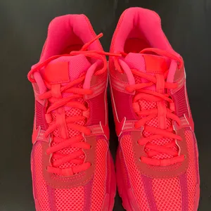 New NIKE Air Zoom Vomero 5 'Hot Punch’ thumbnail 5