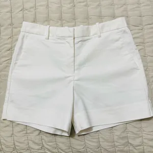 GAP Women White Tailored High Rise Pocketed‎ Casual Elegant Shorts Size 0 thumbnail 1