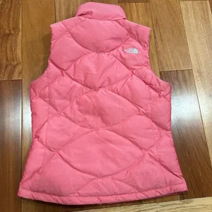 The North Face 550 Down Filled coral with white polkadots puffer Vest Size M thumbnail 4