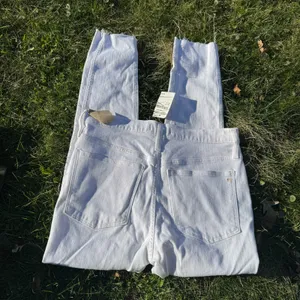 Madewell 10" High Rise Skinny Distressed Raw Hem Jeans in Pure White NWT | 30 thumbnail 5