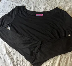 Edikted Black Long Sleeve Crop Top thumbnail 1
