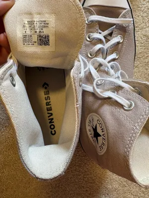 High-Top Converse Sneakers Women’s Chuck Taylor thumbnail 4