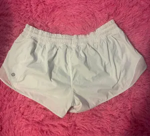 Lululemon Hotty Hot Short 2.5” thumbnail 2