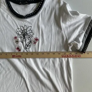 T & Company Vintage Embroidered T-Shirt Top Floral Print 100% Cotton Size Medium thumbnail 10